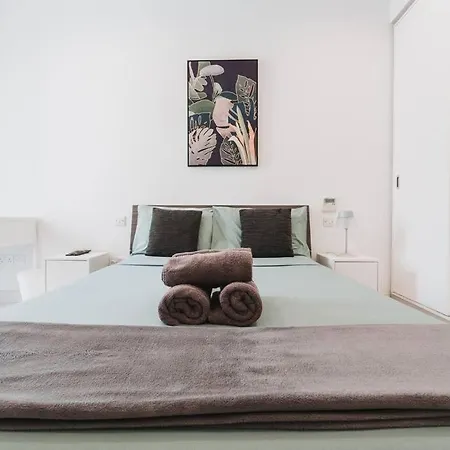Luxury Sea View In Prime Location Apartment