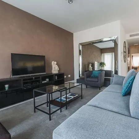 Luxury Sea View In Prime Location Apartment *