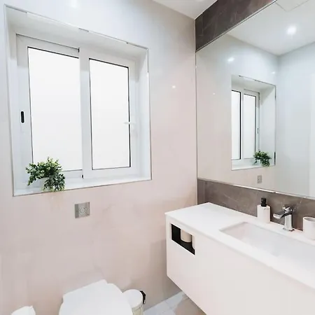 Luxury Sea View In Prime Location *